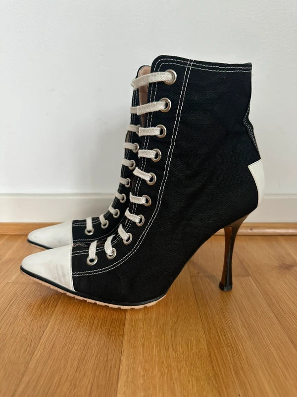 Manolo Blanik 2000s Lace Up Sneaker Boots - 38.5
