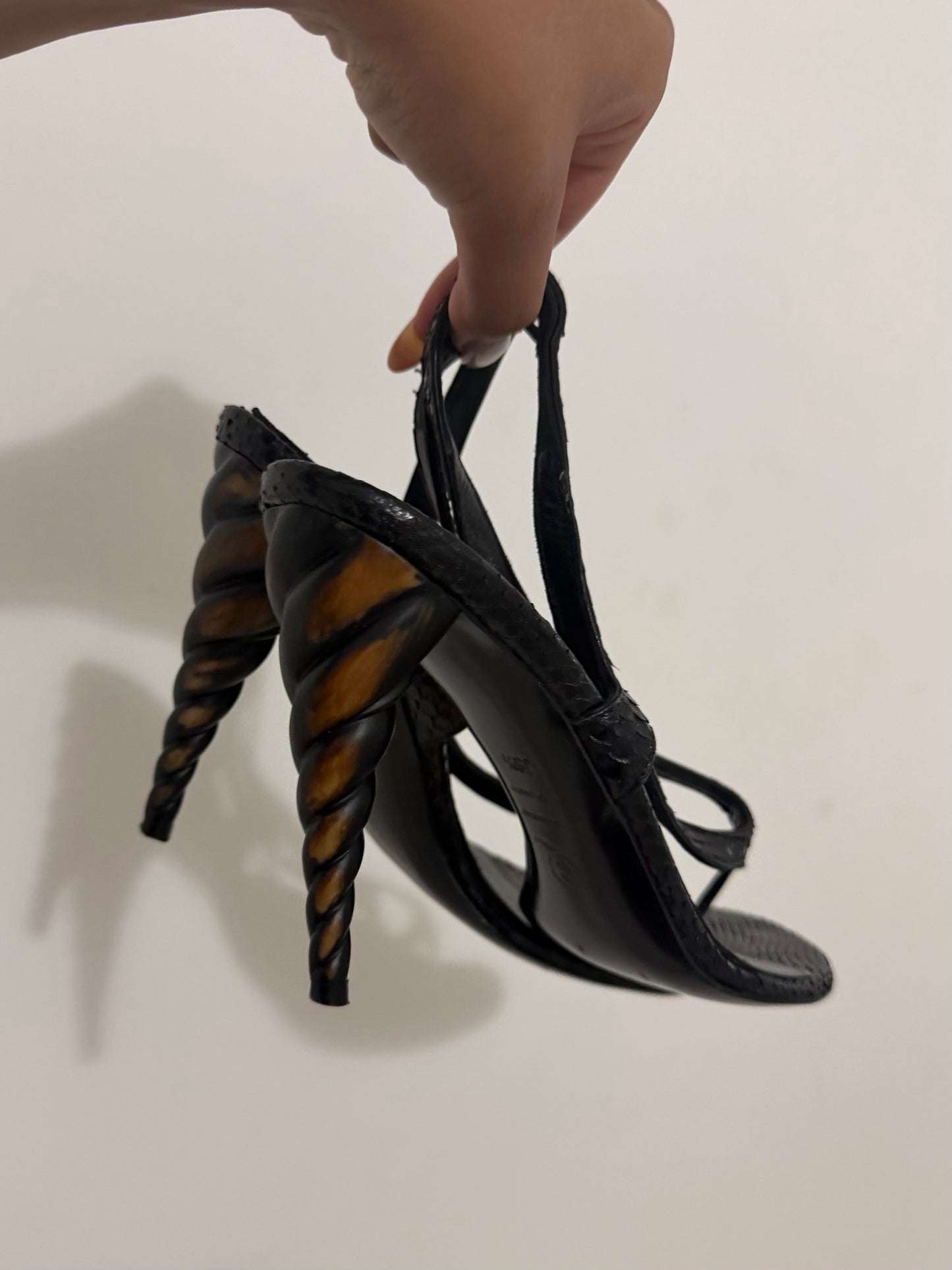 Alexander McQueen 2010 Thong Horn Heels - 40