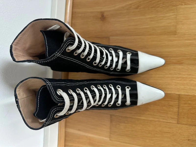 Manolo Blanik 2000s Lace Up Sneaker Boots - 38.5