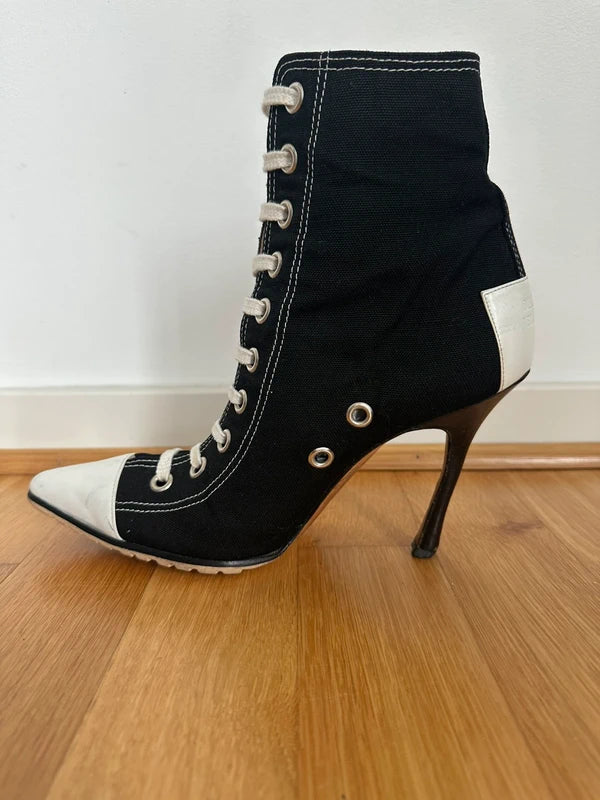 Manolo Blanik 2000s Lace Up Sneaker Boots - 38.5