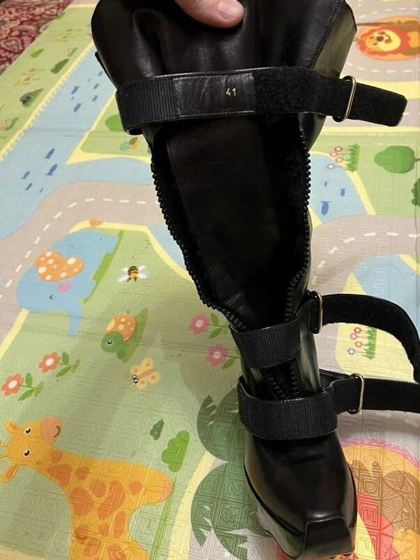 Louis Vuitton 2006 Runway Wedge Boots - 41
