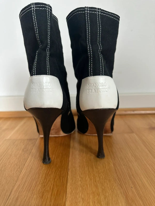 Manolo Blanik 2000s Lace Up Sneaker Boots - 38.5