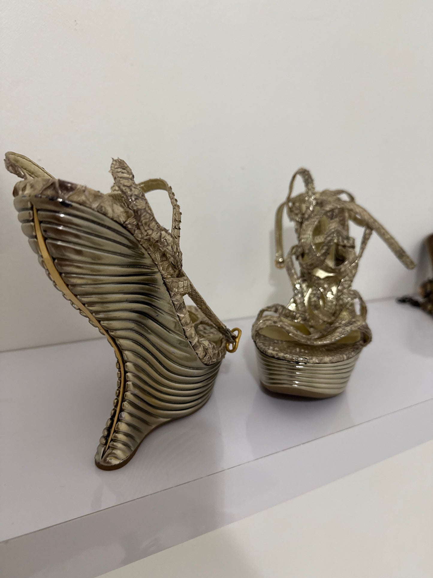 Alexander Mcqueen Oyster Shell Wedges from Spring 2012 runway - 39