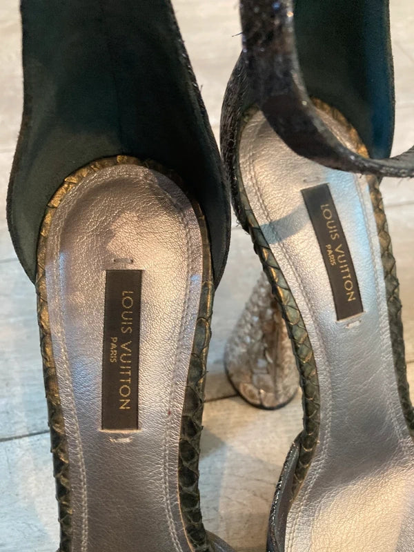 Louis Vuitton by Marc Jacob 2009 Runway Pearl Pumps Brand New - 37