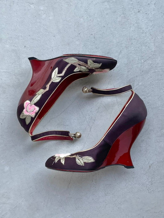 Yves Saint Laurent by Tom Ford 2004 Velvet Embroidered Heels - 38